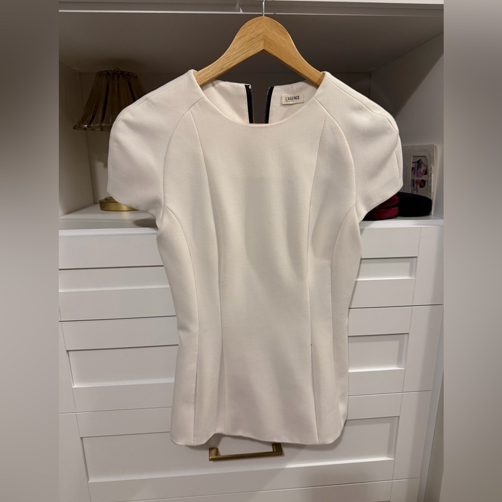 L'AGENCE Ivory Sculpted Short Sleeve Tunic